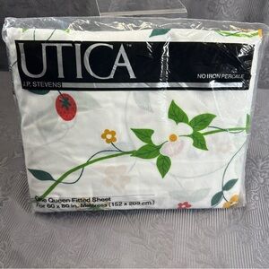 UTICA Strawberry Patch II Queen Fitted Sheet 60x80 Vintage New